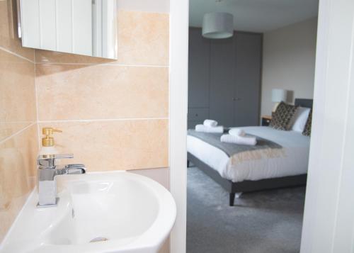 4x Bed Luxurious Home With a View 4x Bed Luxurious Home With a View