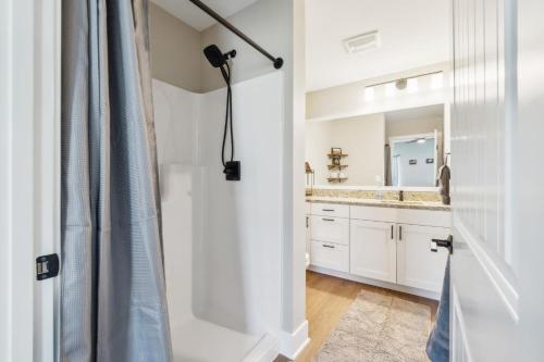 Cozy Condos with Kitchens & Pet-Friendly - image 7