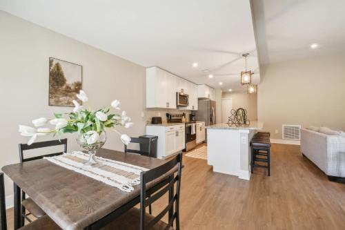 Cozy Condos with Kitchens & Pet-Friendly - image 8