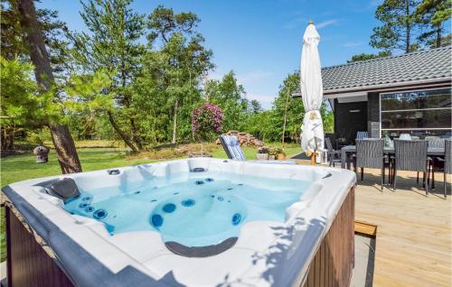  Four-Bedroom Holiday Home In Hojby in Højby