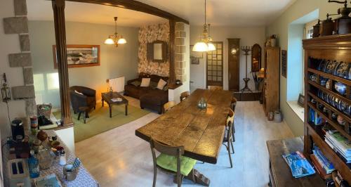 Les Petits Gallais, Saint-Carreuc