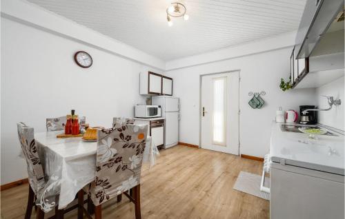 1 Bedroom Awesome Apartment In Groznjan