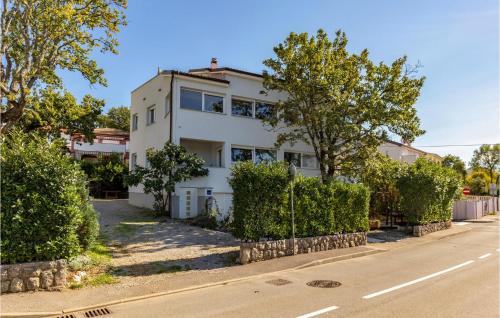 Lovely Apartment In Njivice With House Sea View
