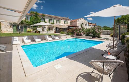 Holiday Home Tinjan 56