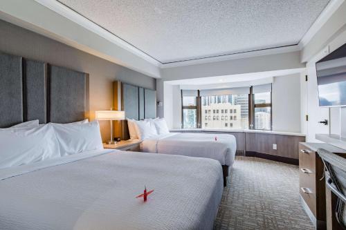 Executive Double Room with Two Double Beds and City View image 2