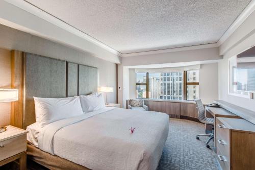 King Room - Disability Access room in Coast Seattle Downtown Hotel by APA