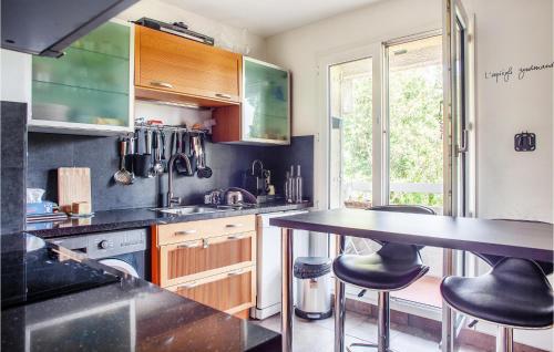 Gorgeous Apartment In Marseille, Marseille (photo 7)