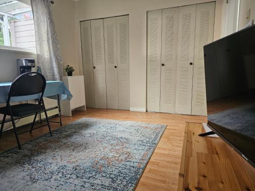 Sunny, comfort & spacious, room in West Vancouver in West Vancouver, Canada