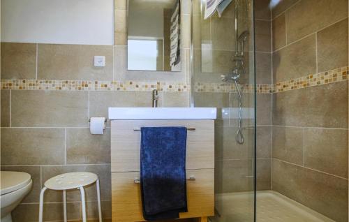 Fürdőszoba, Nice Apartment In St Restitut With Wifi in Saint-Restitut