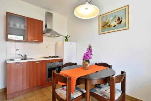 Two-Bedroom Apartment with Terrace image 5
