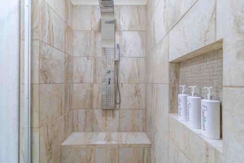 3 BD Suite with Balcony, Gym, Rooftop Pool, Hot Tub in Playa del Carmen, Mexico