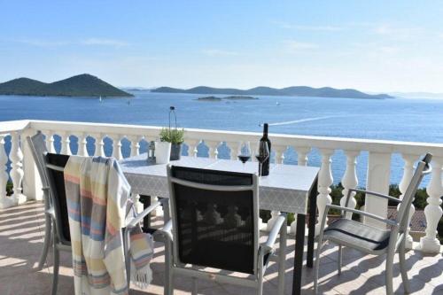 One-Bedroom Apartment with Sea View