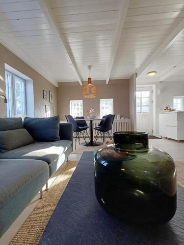 Unique and Charming 2 Bedroom Apartment with Free Parking in Kaerby