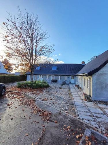 Unique and Charming 2 Bedroom Apartment with Free Parking in Kaerby