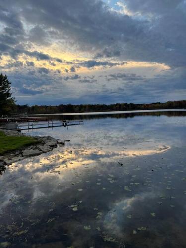 Serene Lakefront Getaway in Fenton, USA