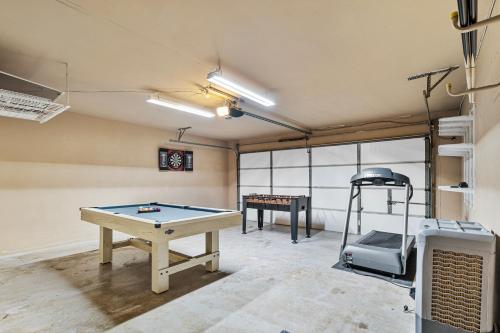 Retreat close to Lewisville Lake with pool, pet ok in Little Elm, USA