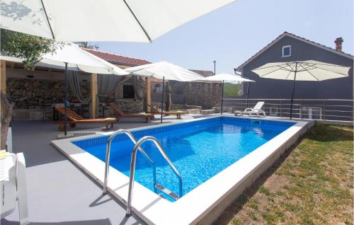 Peldbaseins, Nice Home In Tijarica in Tijarica