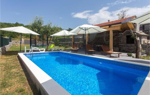 Peldbaseins, Nice Home In Tijarica in Tijarica