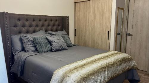 Two-Bedroom Deluxe Apartment image 9