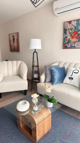 Two-Bedroom Deluxe Apartment image 3
