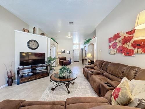 4 Bed in Windsor Palms Resort - Steps to Disney villa