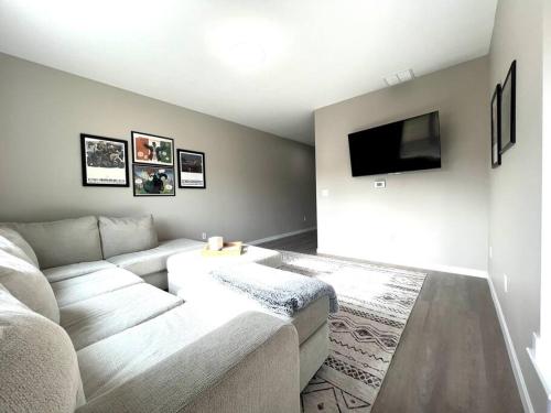Central Cedar Falls Townhome - King Beds! in Cedar Falls, USA