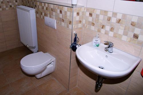 Apartment U Anděla - image 12
