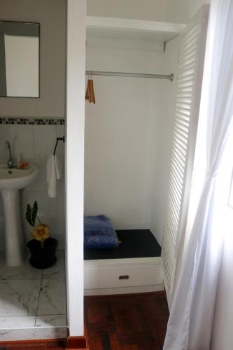 2 beds with garden view and terrace