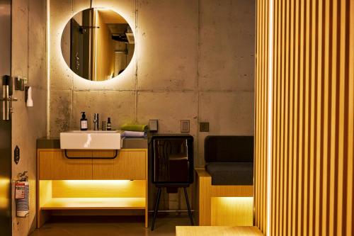 room detail thumbnail 2