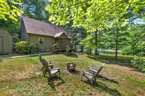 Chimney Cove Cabin - Serene Lakefront Getaway on Beaver Lake in Rogers, USA