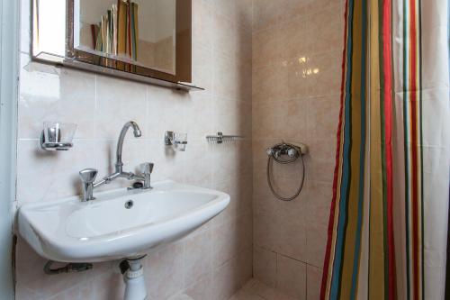 Double Room with Sea View image 7
