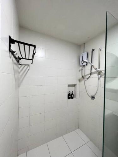 Studio 31 with Netflix Trefoil Setia Alam - Tap to explore photos