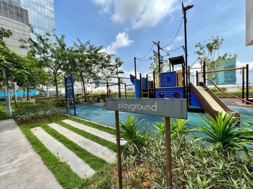 Studio 31 with Netflix Trefoil Setia Alam