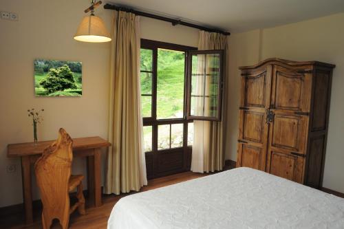1 double bed, 1 twin bed
