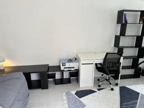 Quiet private studio-1 double bed+extra matress - image 14