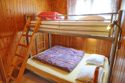  Les 4 Lanternes in Hour