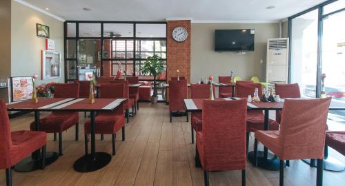 Reddoorz Plus Near Bamboo Organ Las Pinas - 레스토랑