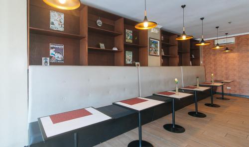 Reddoorz Plus Near Bamboo Organ Las Pinas - 레스토랑