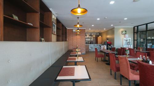 Reddoorz Plus Near Bamboo Organ Las Pinas - 레스토랑
