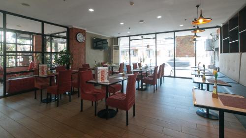 Reddoorz Plus Near Bamboo Organ Las Pinas - 레스토랑