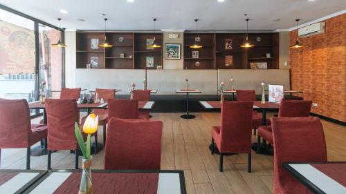 Reddoorz Plus Near Bamboo Organ Las Pinas - 레스토랑