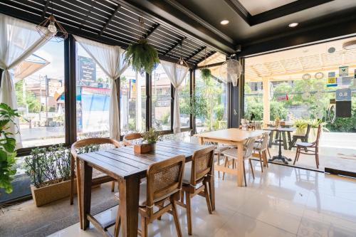 Restaurant, The Panwa Guesthouse near Mai Thon Island