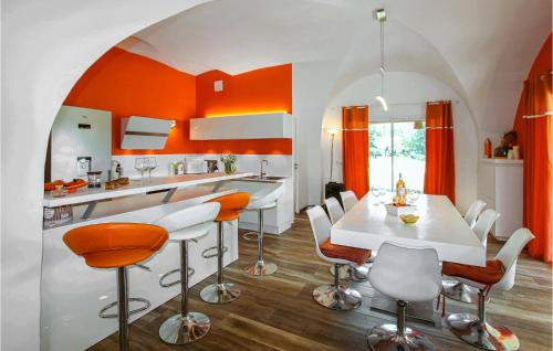 Konyha, Gorgeous Home In Sauzet in Sauzet (Rhone-Alpes)