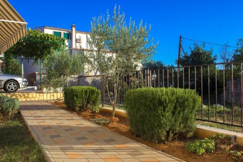 Apartments Srdarev Pencov