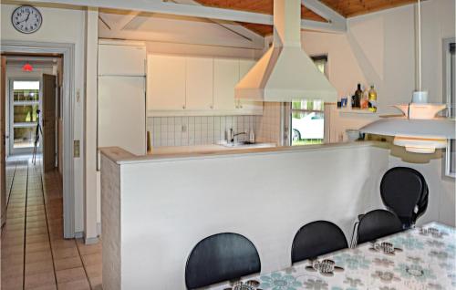  Schönes Haus Mit 3 Schlafzimmern In Hadsund in Helberskov