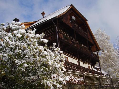 Surtmannhof in โฮชรินด์