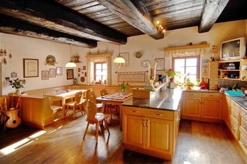 Surtmannhof in โฮชรินด์