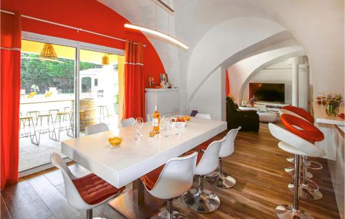 Konyha, Gorgeous Home In Sauzet in Sauzet (Rhone-Alpes)
