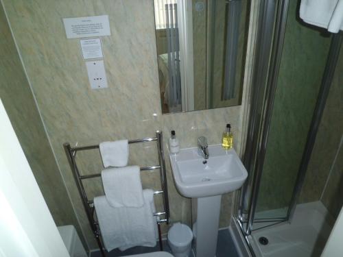 Fair Winds Guest House - image 13