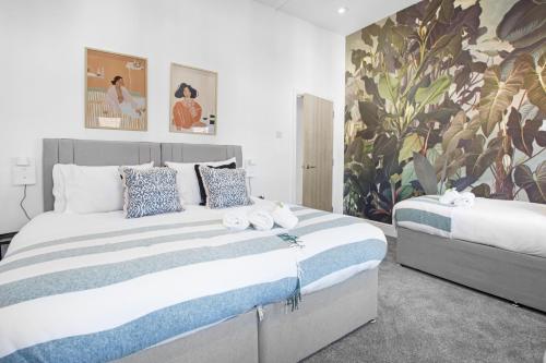 Stadium View Apartments #3 - Spacious 3 Bed Flat with Private Parking & 2 Showers – khách sạn tại Riverside